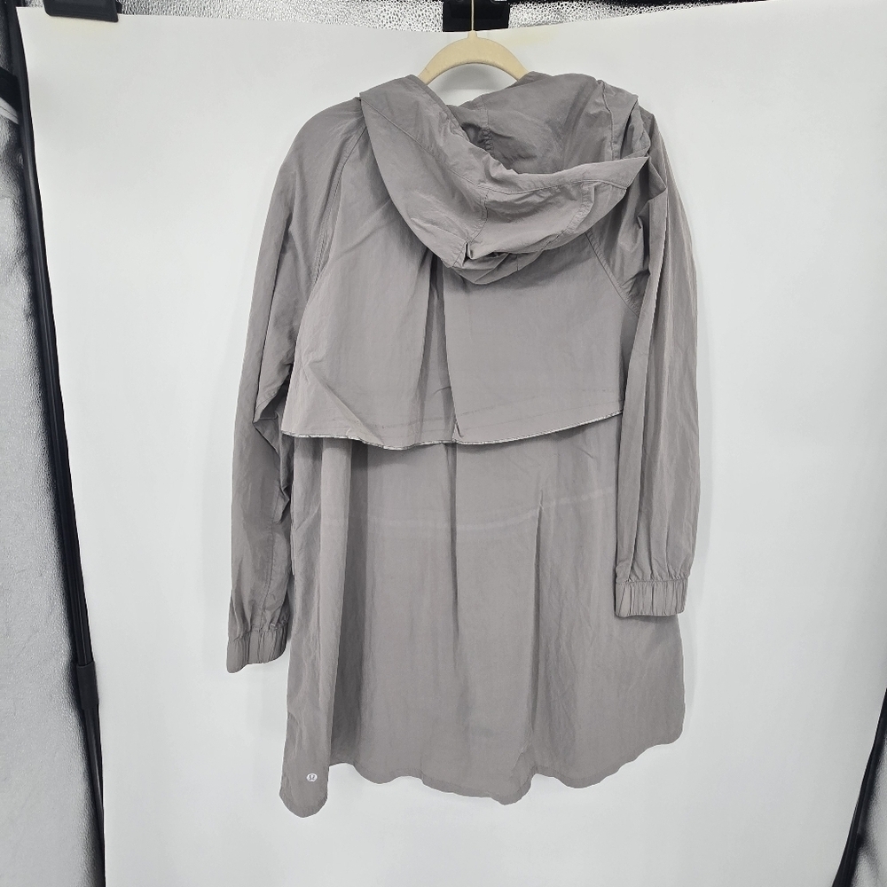 Lululemon stroll city grey silver jacket midi leghnth size 10 - Picture 3 of 10
